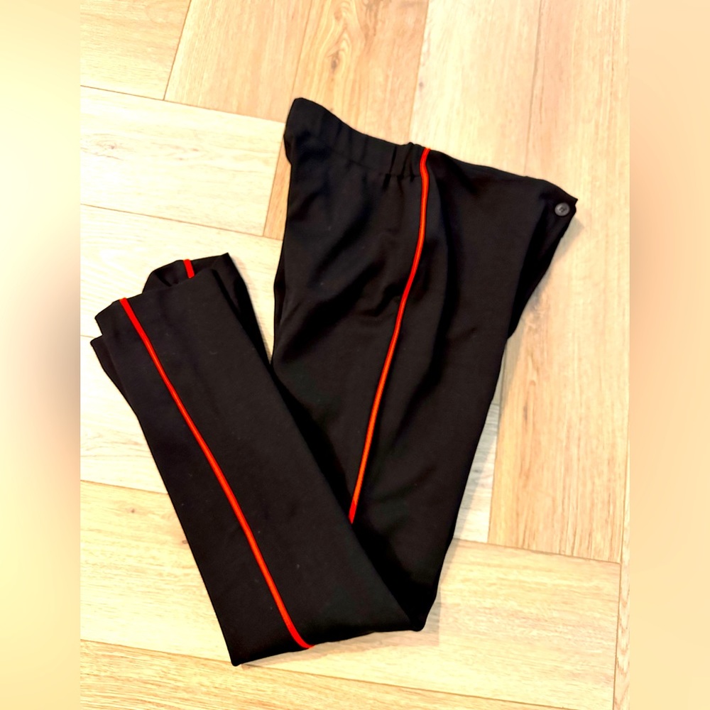 Black straight leg pants. Size small🟢